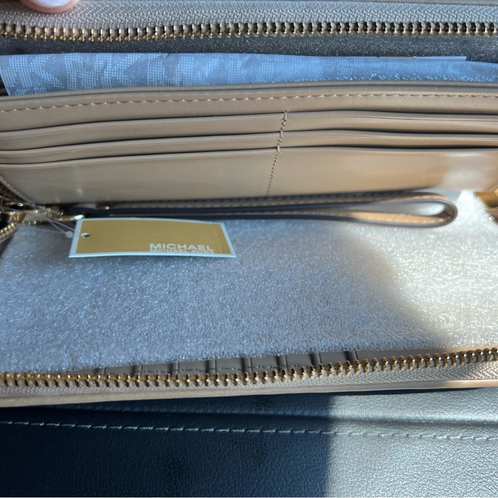 Michael kors wallet